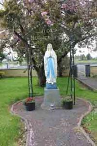 statue